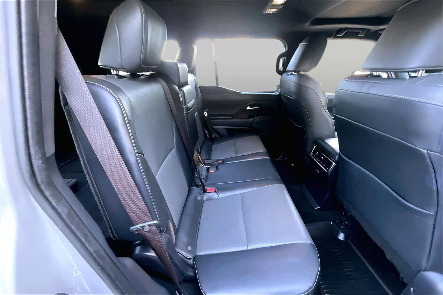 Used 2024 Lexus GX 550 w/ Accessory Package (Z1) AWD/4WD image 19