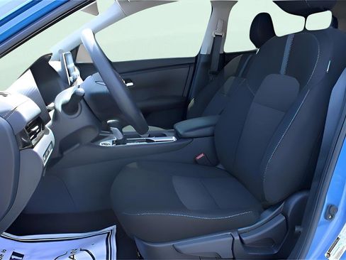 Used 2025 Nissan Sentra SV image 29