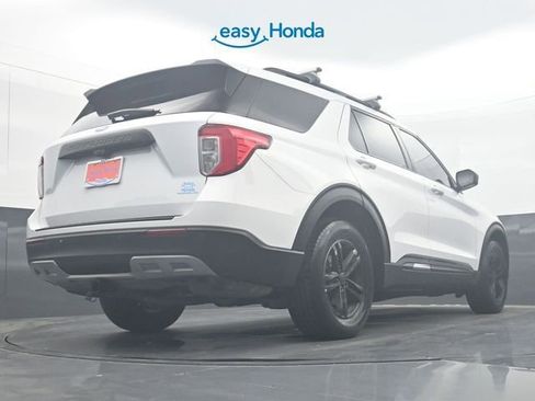 Used 2021 Ford Explorer XLT w/ Equipment Group 202A AWD/4WD image 32
