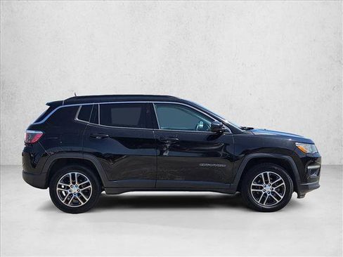 Used 2018 Jeep Compass Latitude w/ Popular Equipment Group FWD image 4