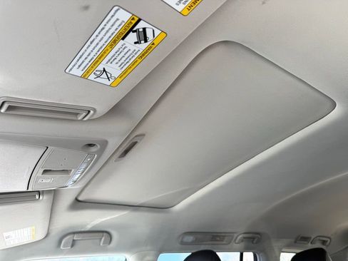 Used 2024 Nissan Armada SL image 40