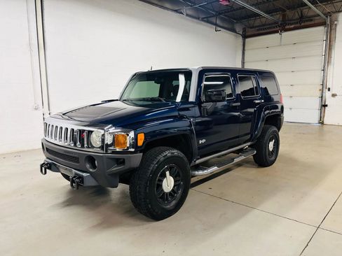 Used 2007 HUMMER H3 image 2