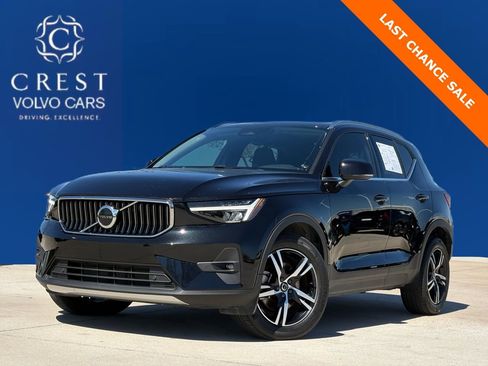 Certified 2023 Volvo XC40 B5 Plus w/ Protection Package Premier image 1