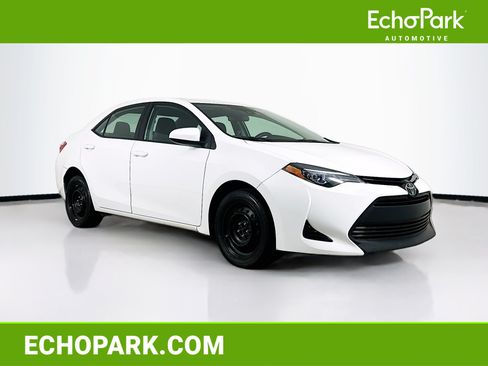 Used 2017 Toyota Corolla LE FWD image 1