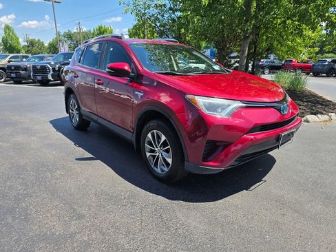 Used 2018 Toyota RAV4 LE AWD/4WD image 11