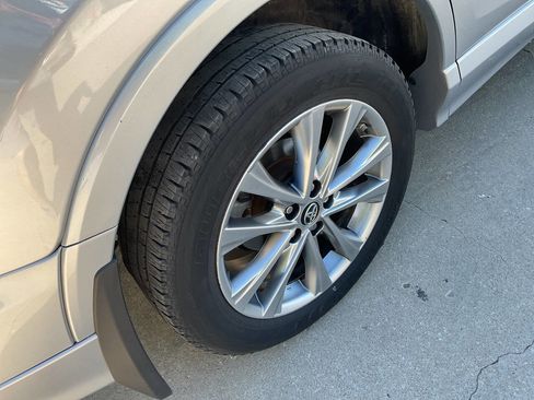 Used 2017 Toyota RAV4 Platinum image 10