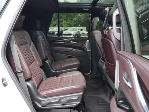 Used 2023 Cadillac Escalade Sport Platinum AWD/4WD image 28