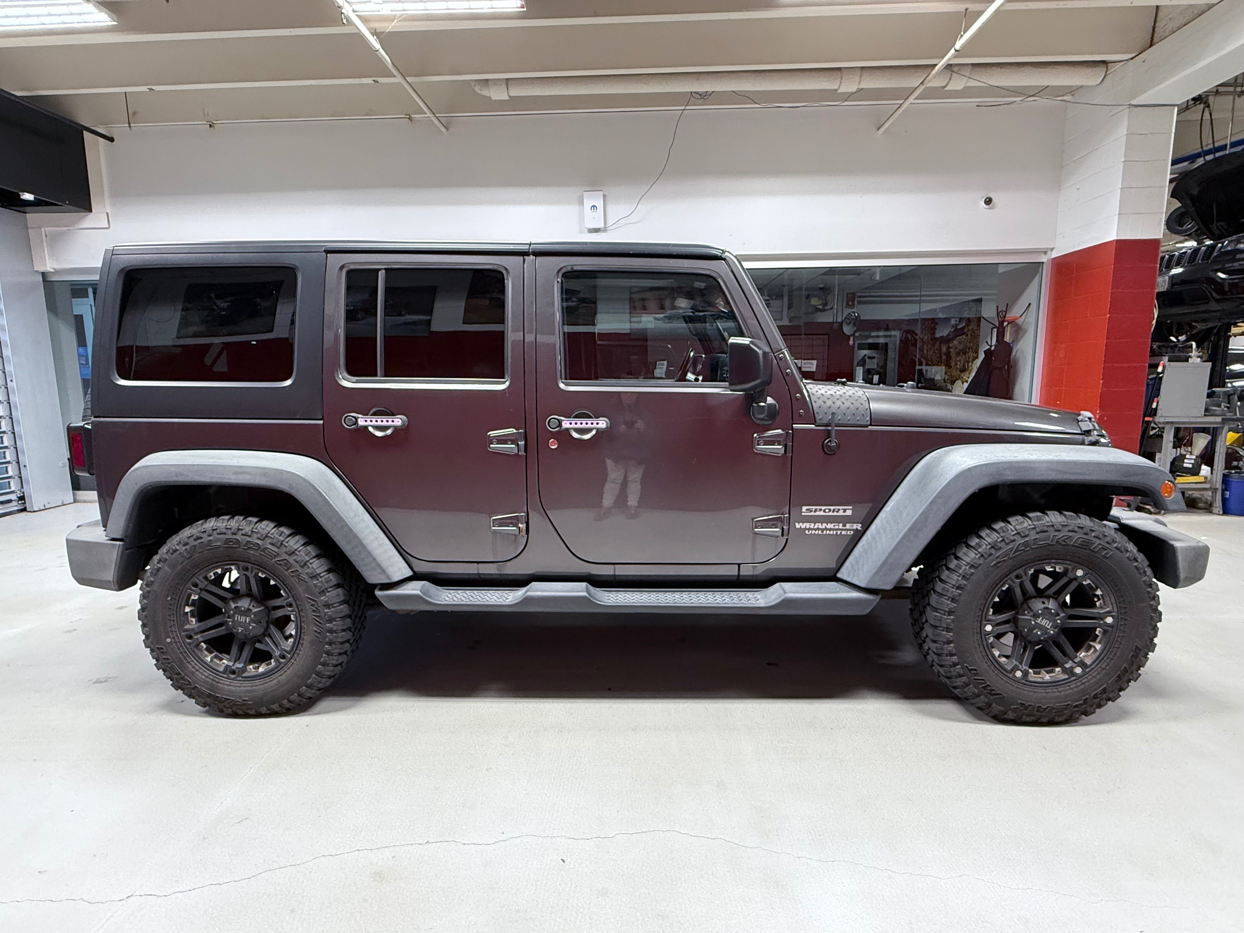 Used 2014 Jeep Wrangler Unlimited Sport w/ Quick Order Package 24S AWD/4WD image 9