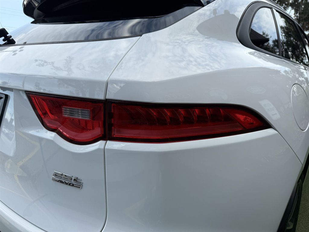 Used 2018 Jaguar F-PACE Premium AWD/4WD image 11