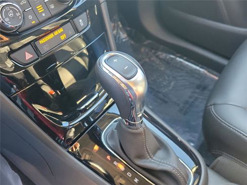 Used 2019 Buick Encore Essence image 29