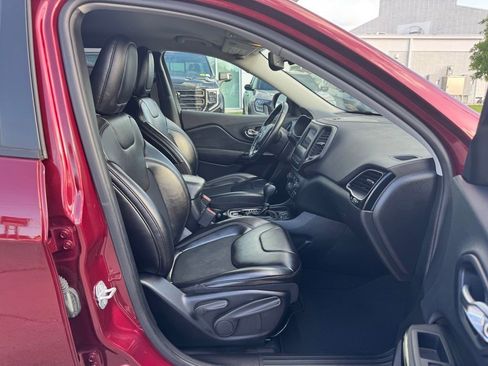 Used 2019 Jeep Cherokee Latitude Plus FWD image 14