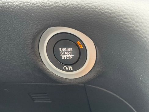 Used 2022 Chrysler Pacifica Pinnacle image 26