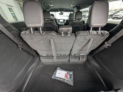 New 2026 Chrysler Pacifica Select FWD image 13