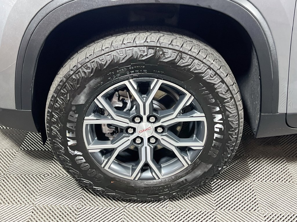 Used 2025 GMC Acadia AT4 w/ LPO, Floor Liner Package AWD/4WD image 29