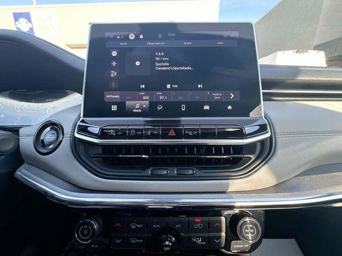 Certified 2023 Jeep Compass Limited image 18