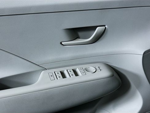 Used 2025 Hyundai Kona SEL FWD image 15