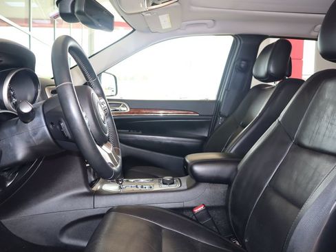 Used 2013 Jeep Grand Cherokee Limited w/ Luxury Group II AWD/4WD image 12