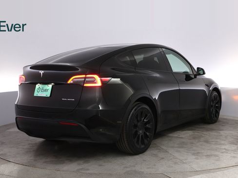 Used 2021 Tesla Model Y Long Range AWD/4WD image 3