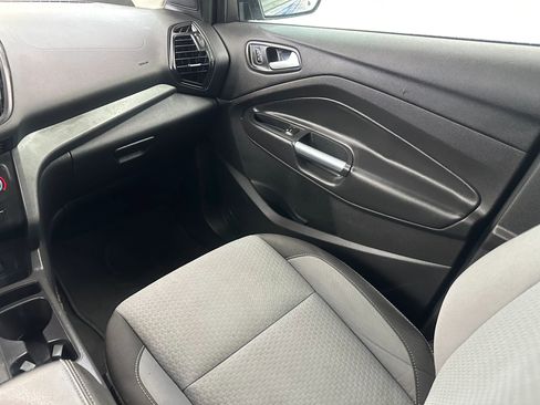 Used 2017 Ford Escape SE image 18