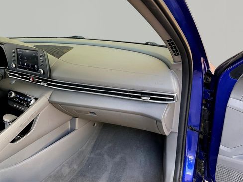 Used 2022 Hyundai Elantra SEL FWD image 24