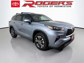 Used 2023 Toyota Highlander XLE AWD/4WD video 1