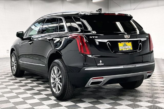 Used 2021 Cadillac XT5 Premium Luxury FWD image 2