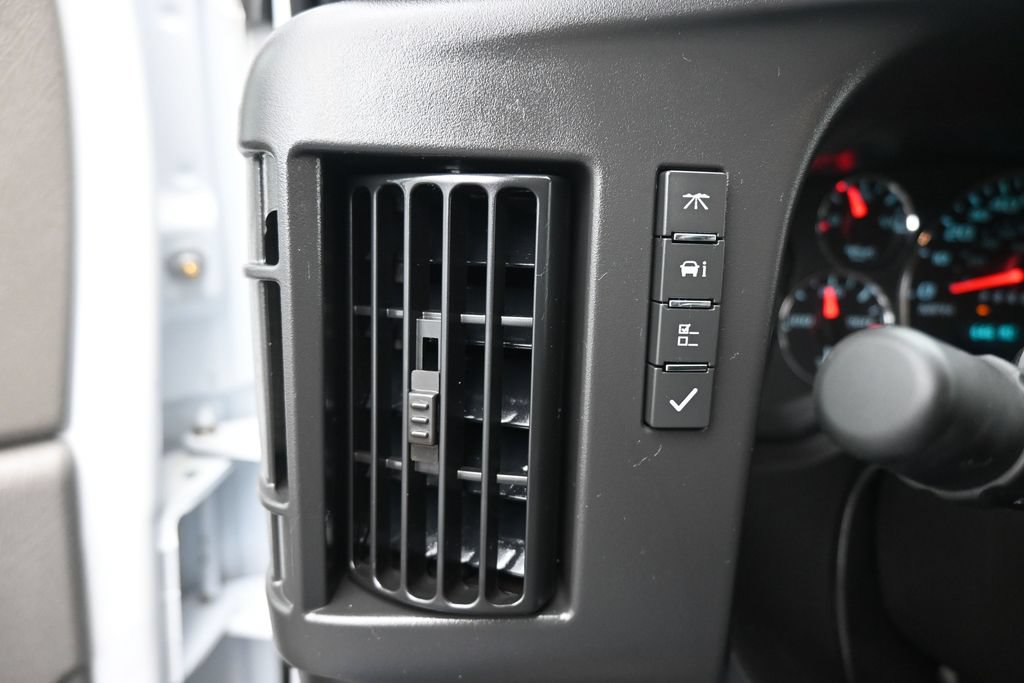 Used 2025 Chevrolet Express 2500 RWD image 24