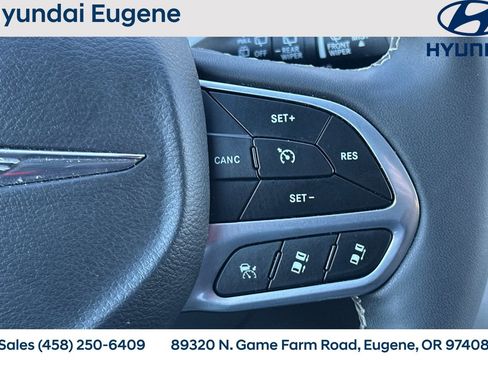 Used 2024 Chrysler Pacifica Touring-L image 29