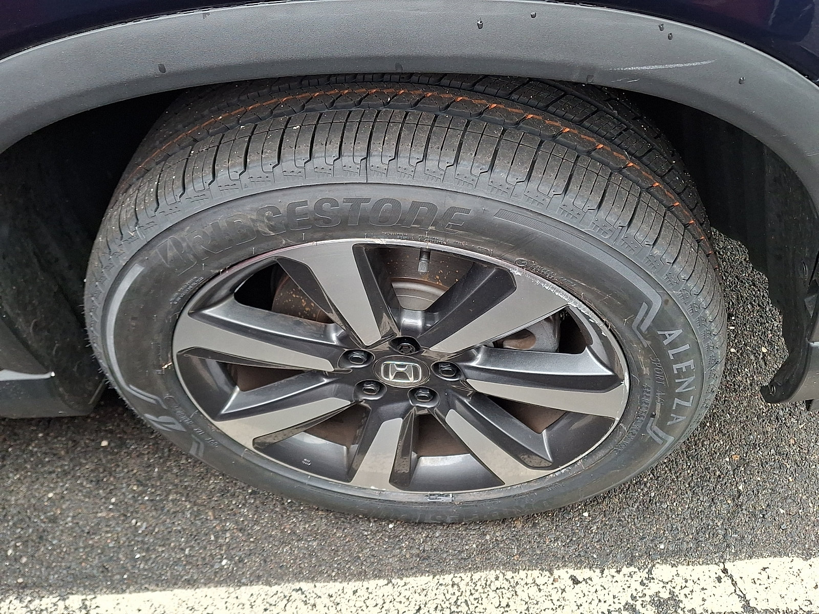 Used 2025 Honda Pilot Touring image 4