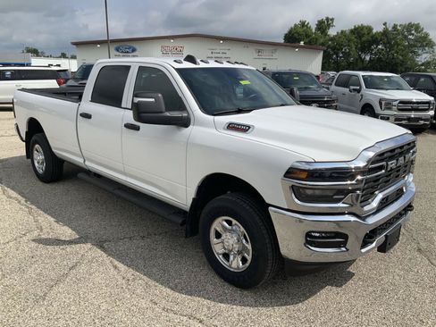 Used 2026 RAM 2500 Tradesman AWD/4WD image 2