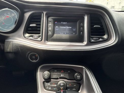 Used 2015 Dodge Challenger SXT RWD image 21