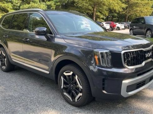 Used 2025 Kia Telluride EX w/ EX Captain's Chair Package FWD image 2