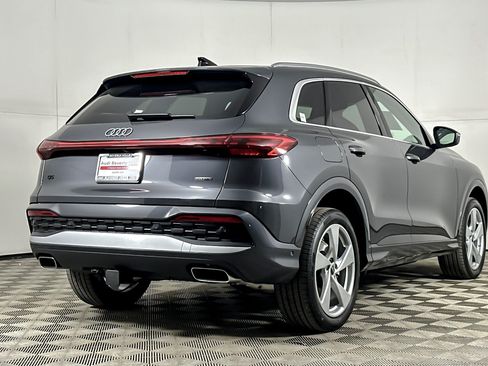 Used 2025 Audi Q5 Premium Plus w/ Premium Plus AWD/4WD image 5