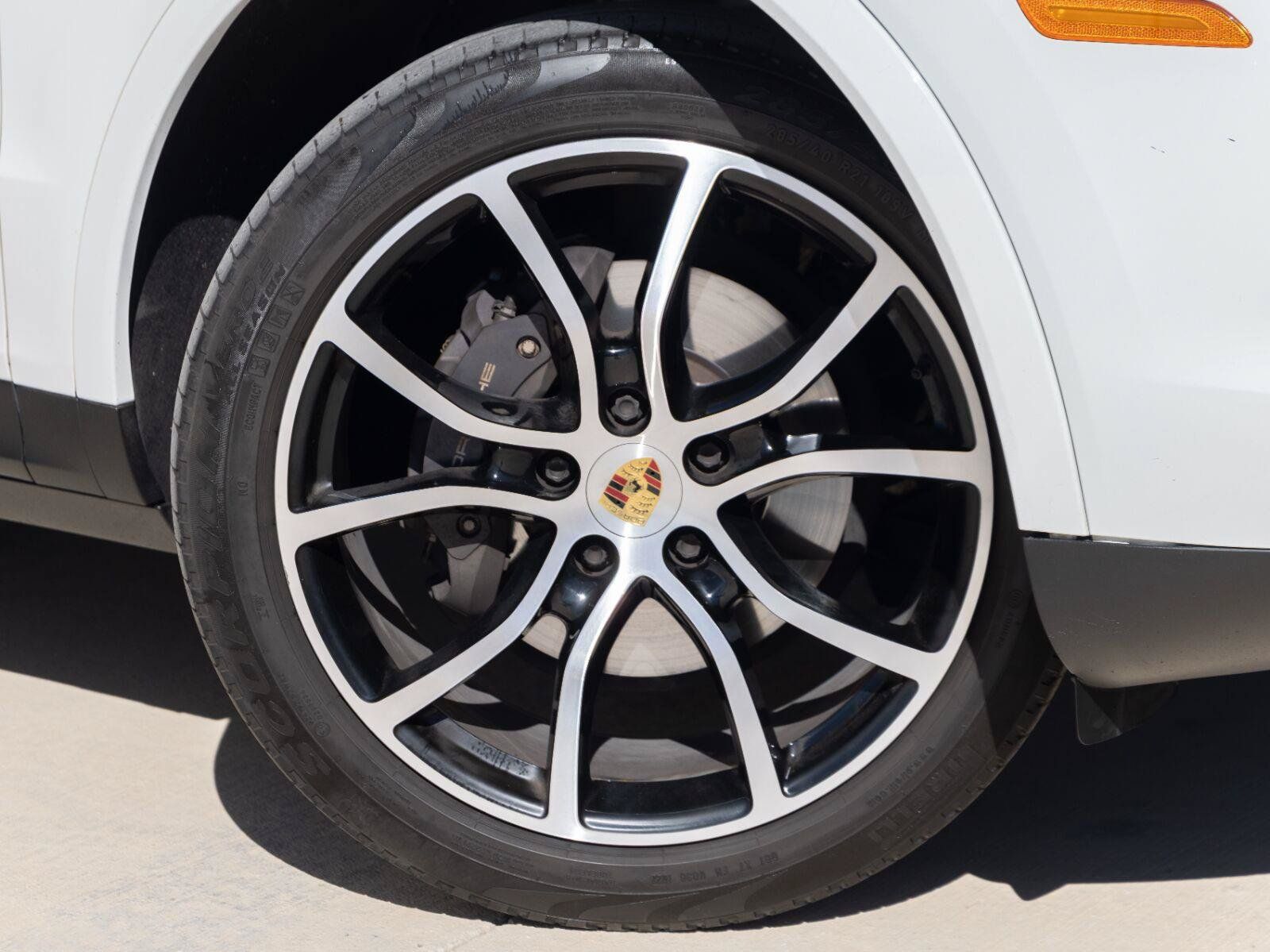 Used 2020 Porsche Cayenne AWD/4WD image 8