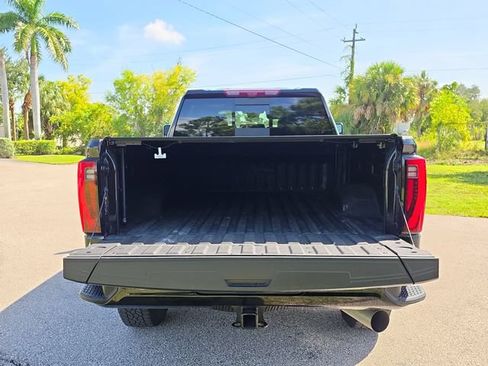 Certified 2025 GMC Sierra 2500 Denali Ultimate AWD/4WD image 5