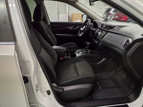 Used 2017 Nissan Rogue SV image 32