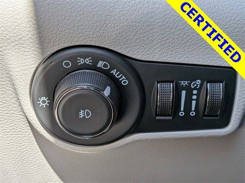Used 2023 Jeep Compass Limited image 22
