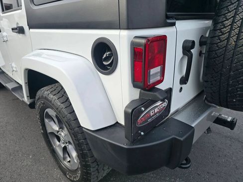 Used 2018 Jeep Wrangler Unlimited Sahara w/ Connectivity Group AWD/4WD image 26