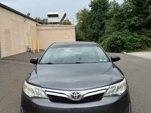 Used 2014 Toyota Camry LE FWD image 2