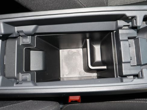 Used 2025 Nissan Rogue SV FWD image 24