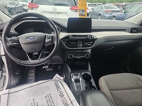 Used 2022 Ford Escape SE w/ SE Sport Appearance Package FWD image 3