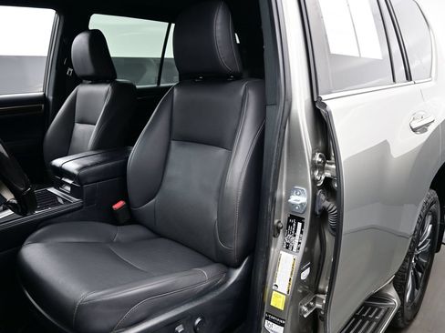 Used 2021 Lexus GX 460 Premium w/ Accessory Package AWD/4WD image 10