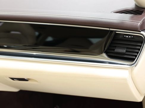 Used 2022 Porsche Panamera image 99