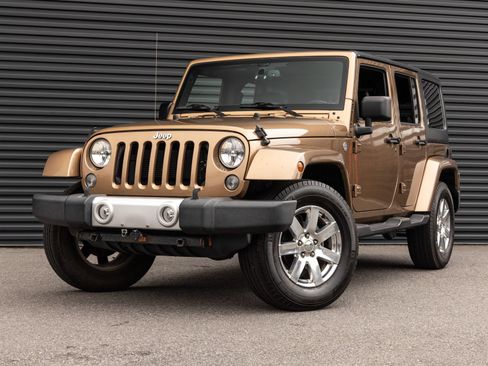 Used 2015 Jeep Wrangler Unlimited Sahara w/ Connectivity Group AWD/4WD image 1