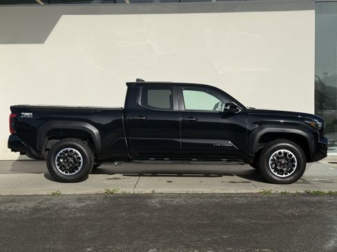 Used 2024 Toyota Tacoma TRD Off-Road w/ TRD Off Road Premium Package image 8