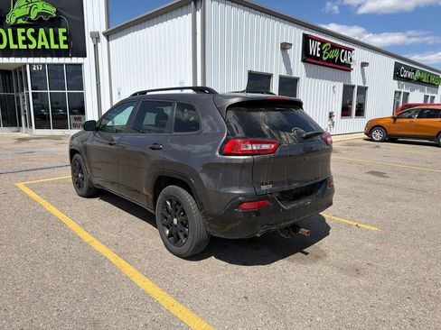 Used 2018 Jeep Cherokee Latitude AWD/4WD image 8