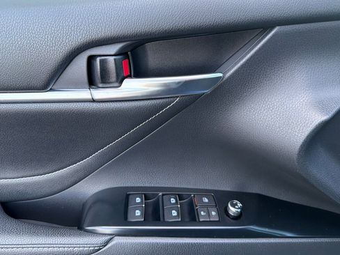 Used 2018 Toyota Camry XSE w/ Driver Assist Package image 11