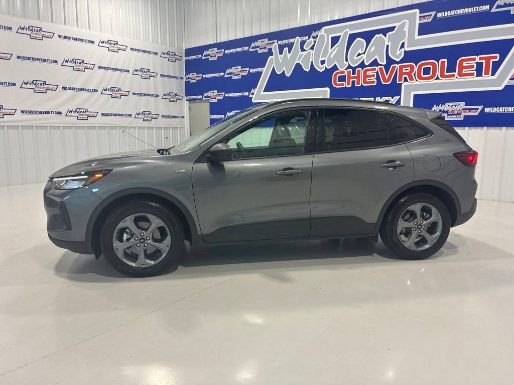 Used 2025 Ford Escape ST-Line FWD image 3