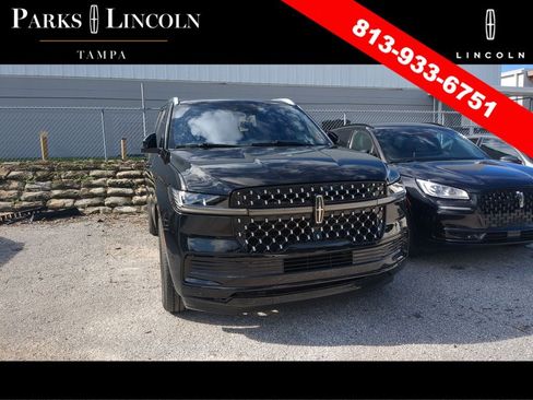 Used 2025 Lincoln Navigator Black Label AWD/4WD image 4