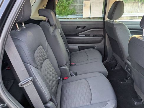 Used 2024 Nissan Pathfinder S FWD image 29